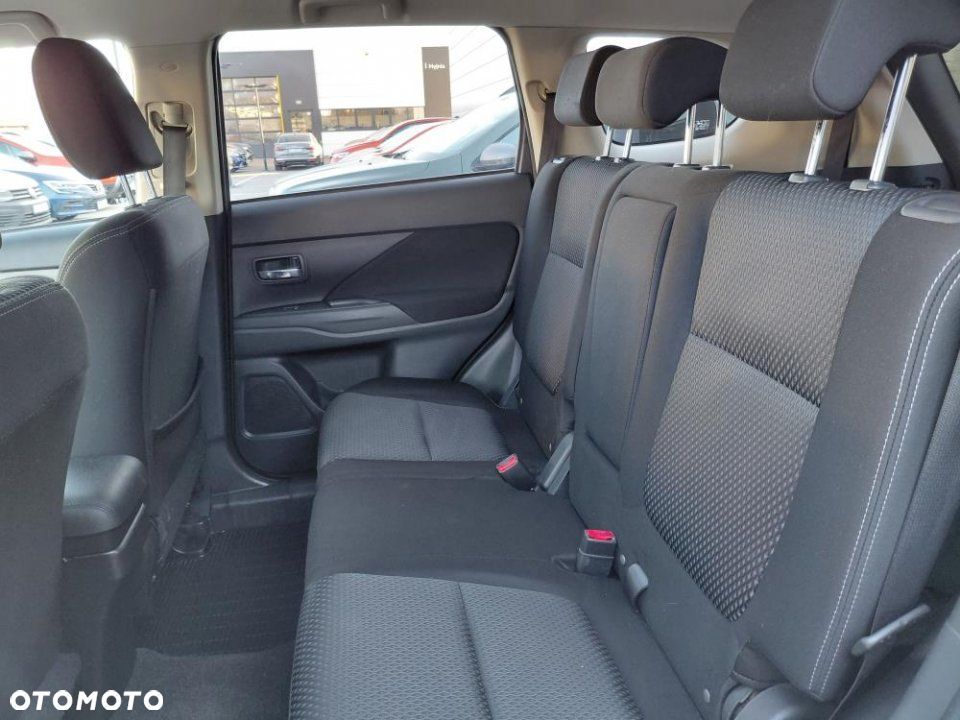Mitsubishi Outlander - 11