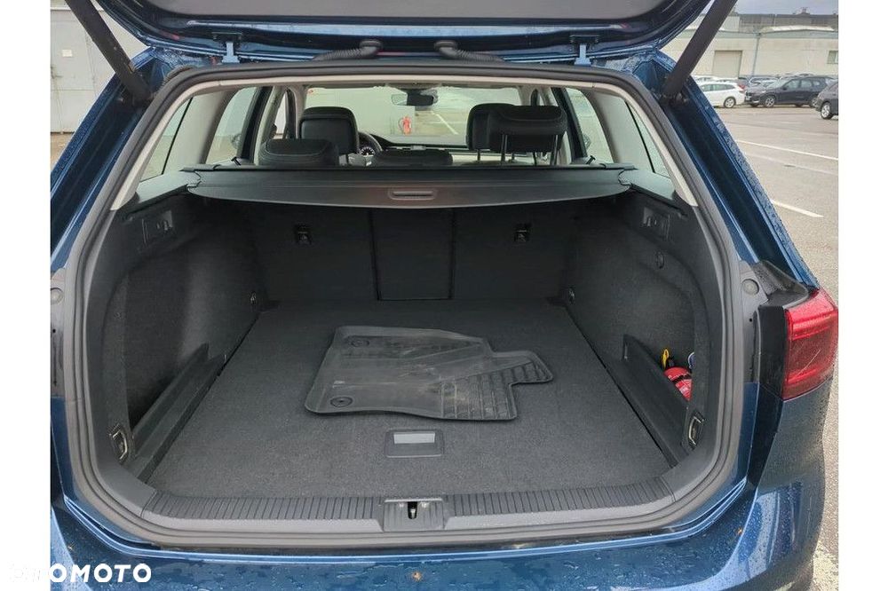 Volkswagen Passat Variant 2.0 TDI EVO Elegance DSG - 13