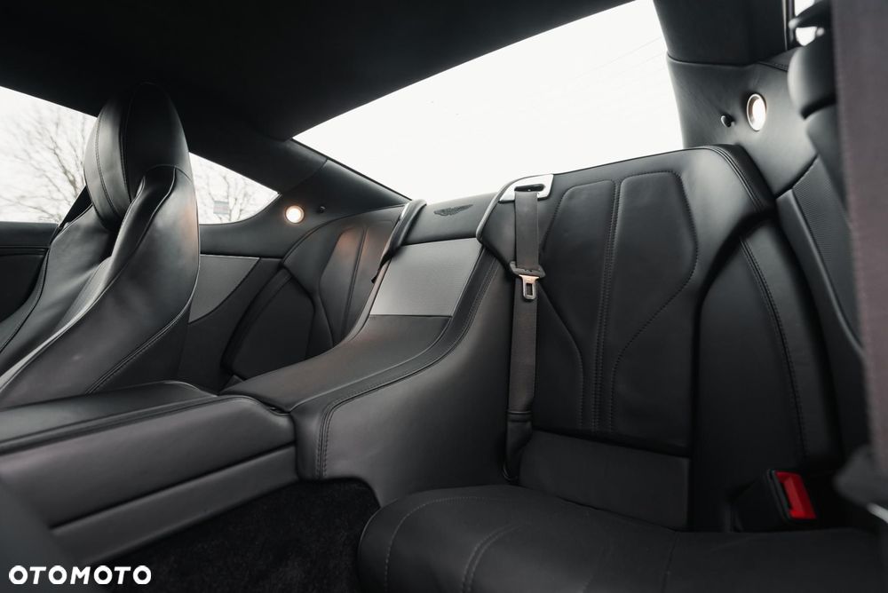 Aston Martin DB9 - 14