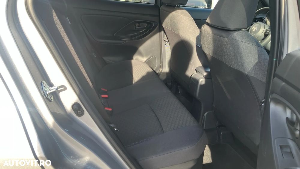 Toyota Yaris Cross 1.5 VVT-i HSD 4x2 Dynamic - 9