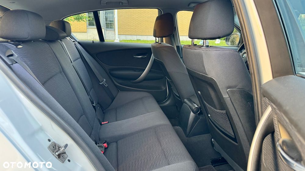 BMW Seria 1 116i - 24