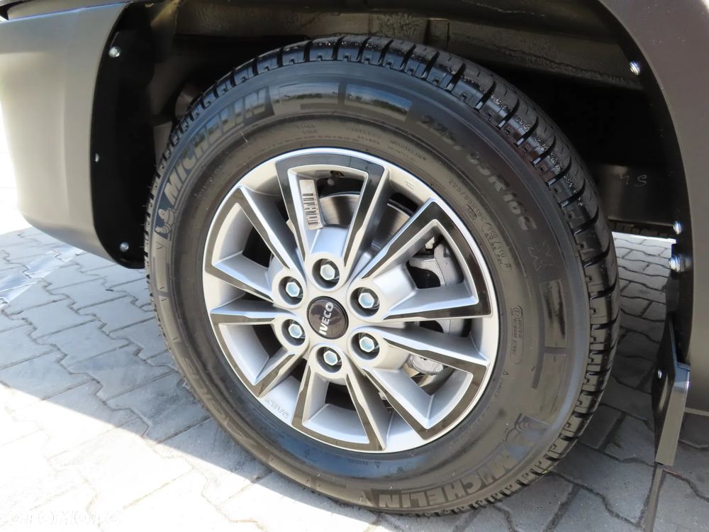 Iveco DAILY 35S18 3.0 HPI 180 KM POWER Hi-Matic AUTOMAT JEGGER Laweta POMOC DROGOWA Przewóz Pojazdów AUTOLAWETA 5100 mm Dł. Platformy DMC 3500 Kg Rozstaw Osi 4100 mm WZMACNIANE Zawieszenie Adaptacyjne Pneumatyczne Tylna Kabina Sypialniana LAMAX FULL LED Pełna Opcja Wyposażenia STAN JAK NOWY OKAZJA DOSTEPNA I GOTOWA - 11