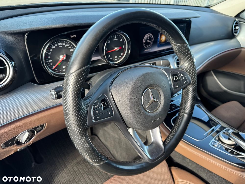 Mercedes-Benz Klasa E 220 d T 9G-TRONIC Avantgarde - 28