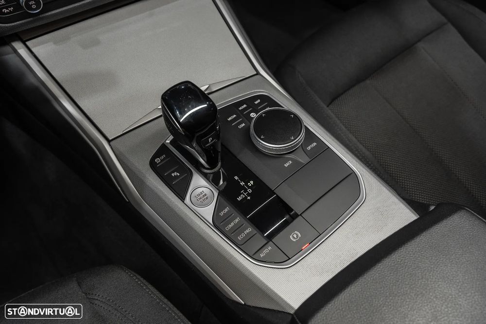 BMW 318 d Aut. Sport Line - 18