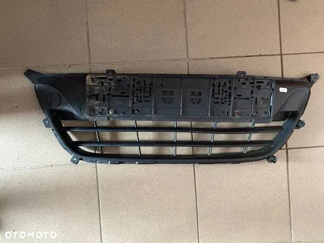 ATRAPA KRATKA ŚRODKOWA ZDERZAKA HYUNDA I20 865611J000