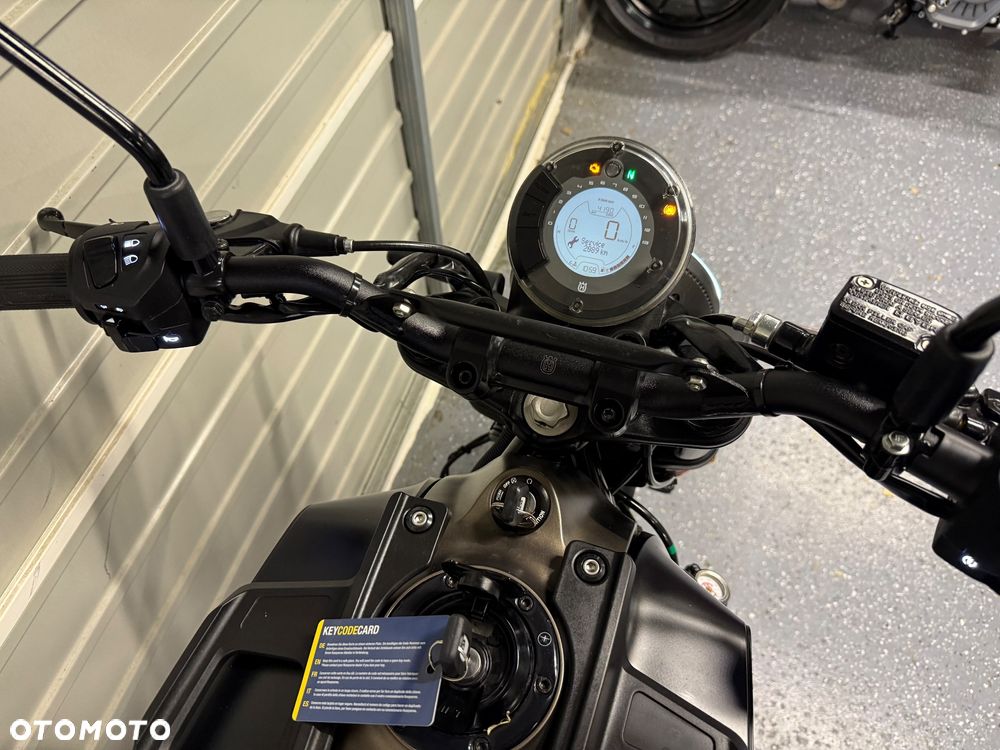 Husqvarna Svartpilen - 8