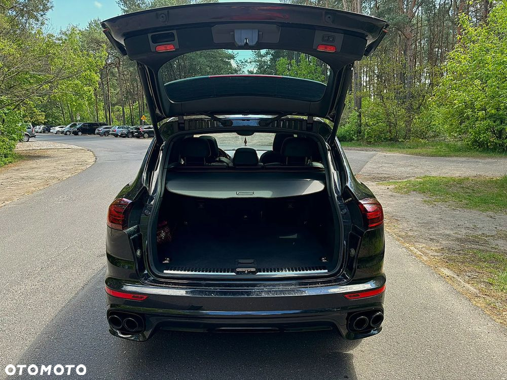 Porsche Cayenne GTS - 7