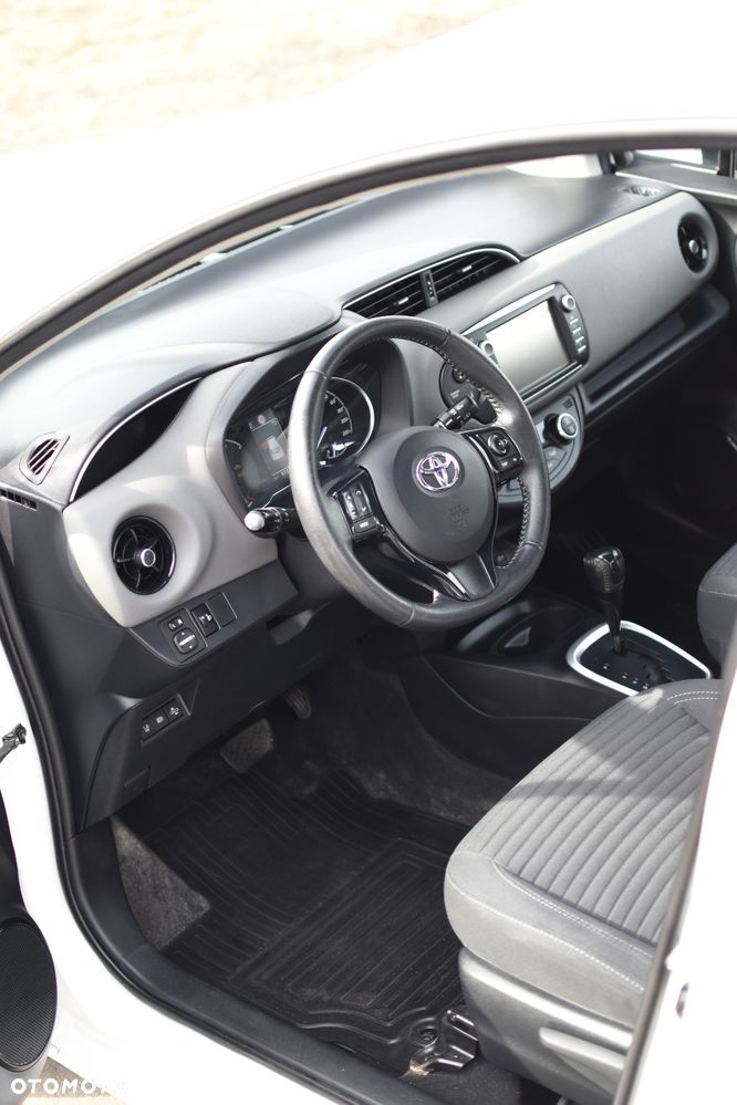 Toyota Yaris Hybrid 100 Premium EU6 - 28