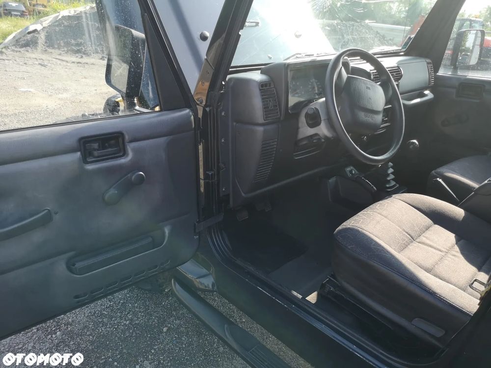 Jeep Wrangler - 32