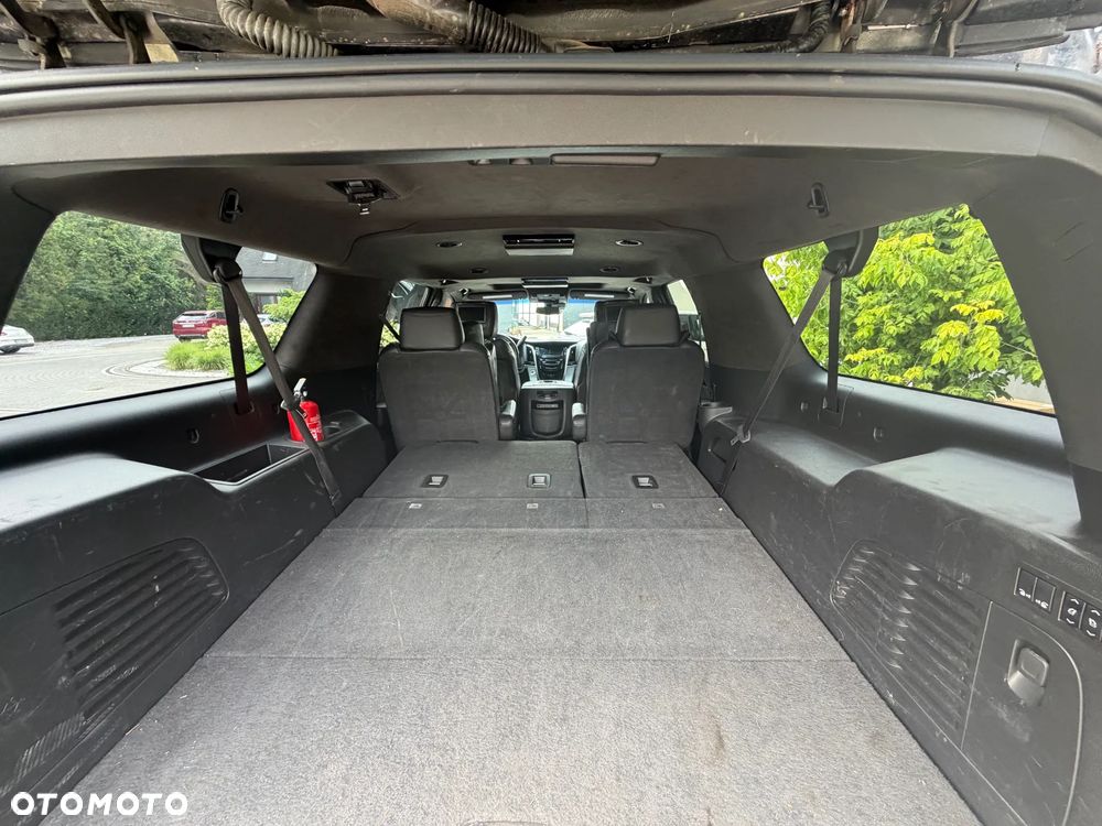 Cadillac Escalade - 4