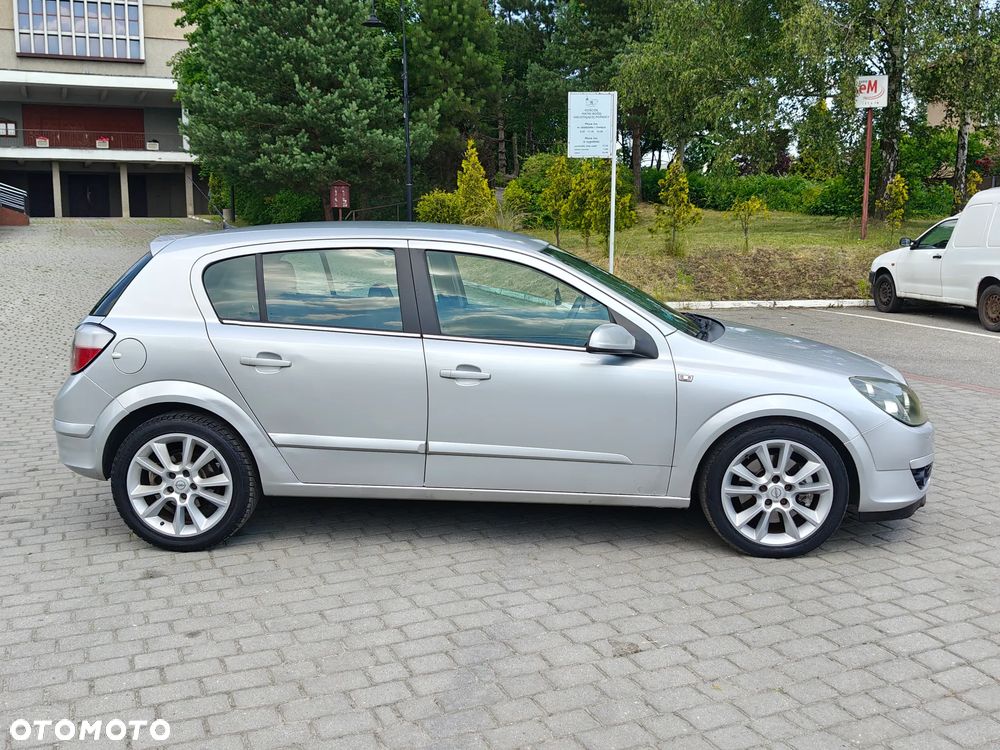 Opel Astra 2.0 T Cosmo - 5