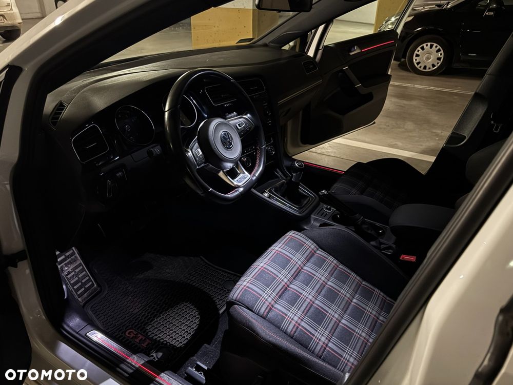 Volkswagen Golf 2.0 TSI OPF GTI - 7