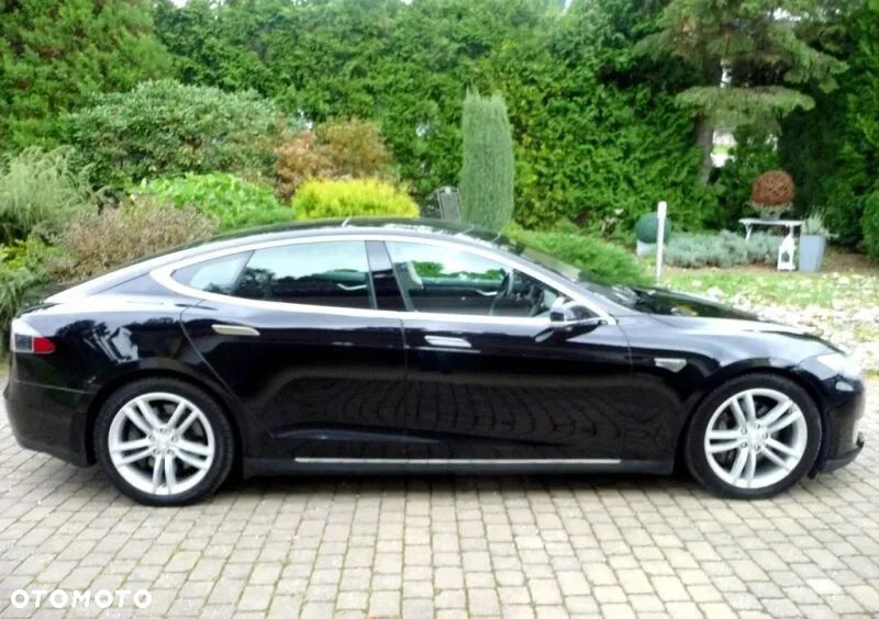 Tesla Model S 70 D - 6
