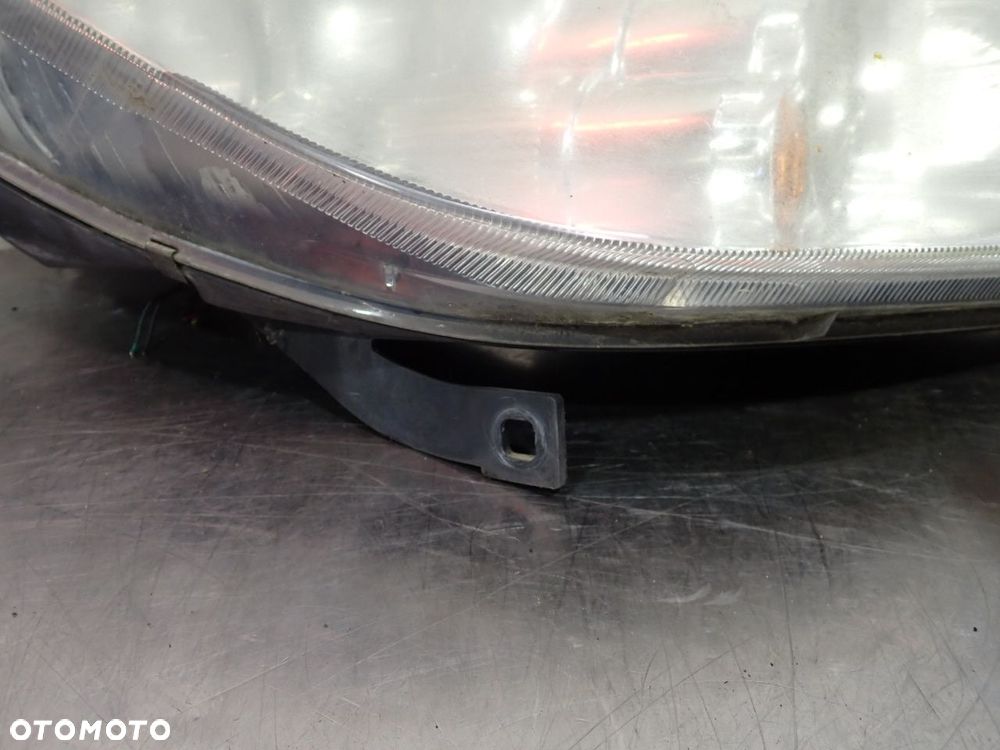 LAMPA PRAWA PRZEDNIA MITSUBISHI COLT CZ3 1.3 MR957354     0301208202 - 4