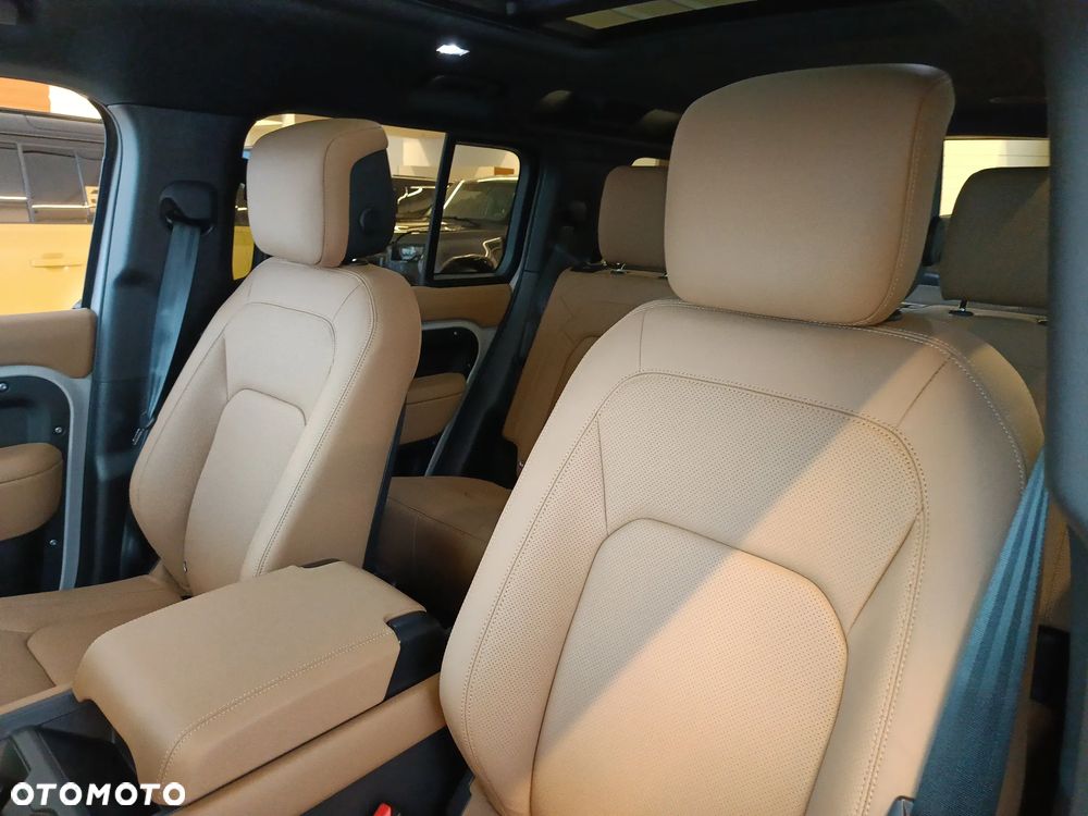 Land Rover Defender - 23