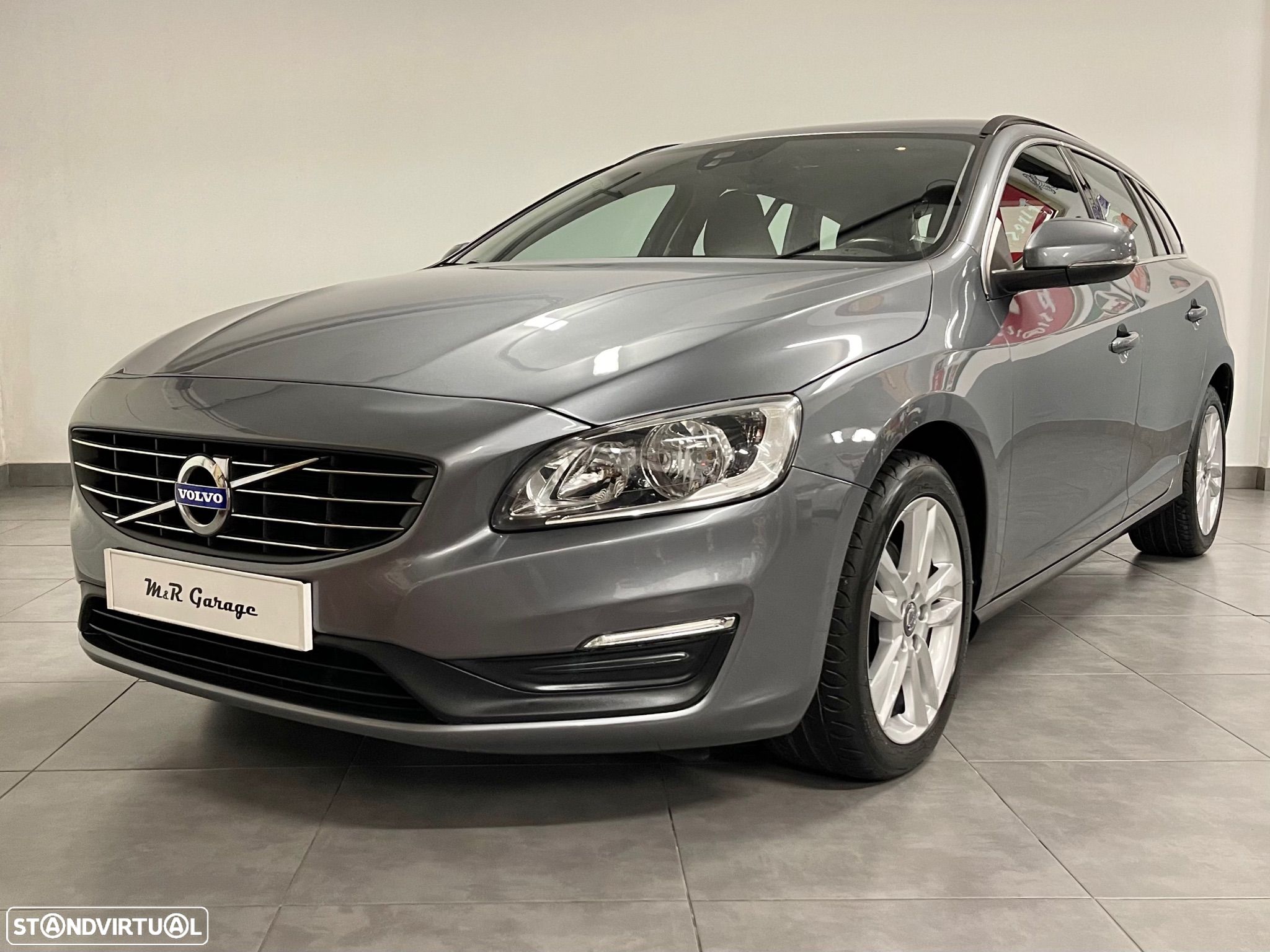 Volvo V60 2.0 D2 Momentum - 1