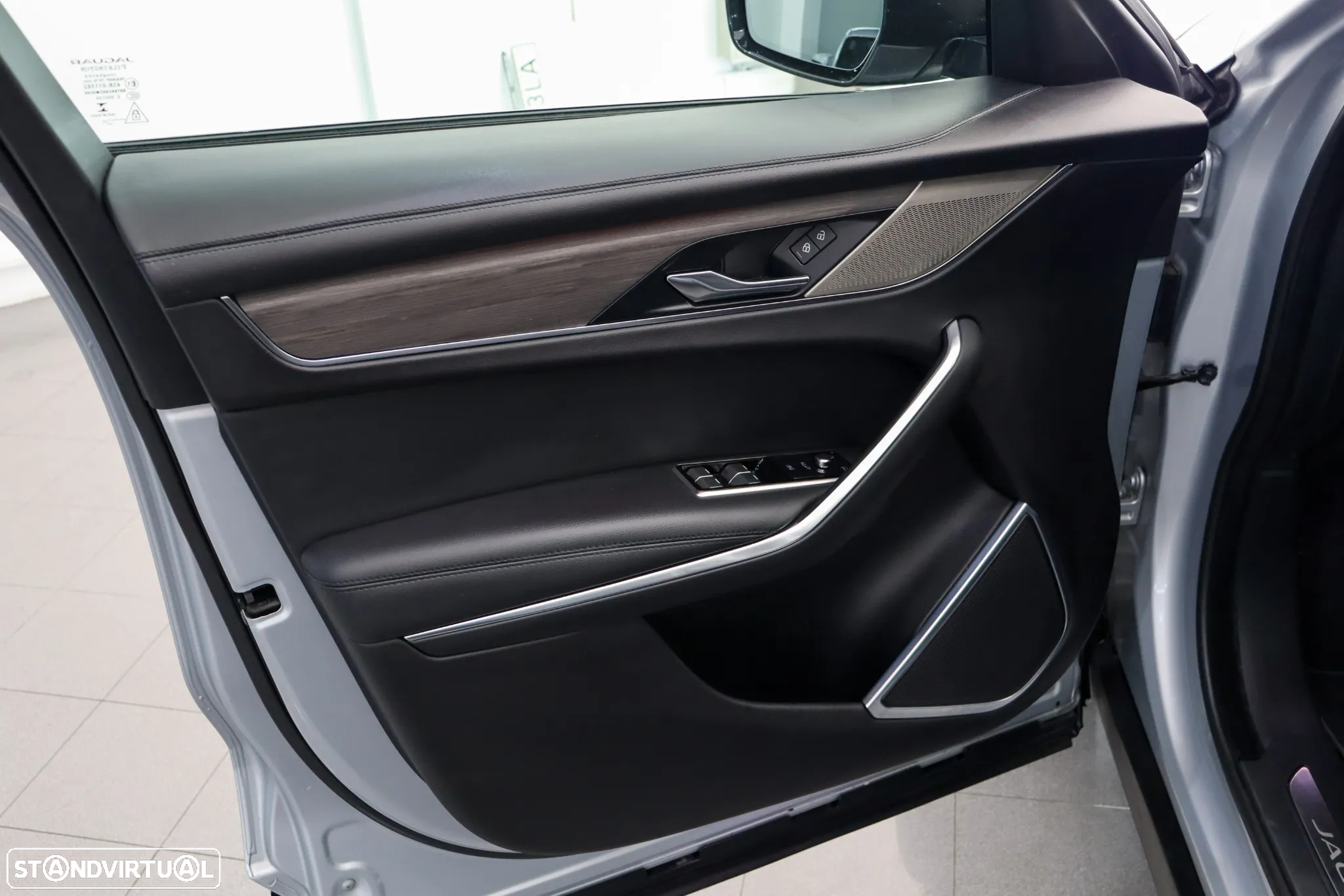 Jaguar F-Pace 2.0 P400e AWD R-Dynamic S - 8