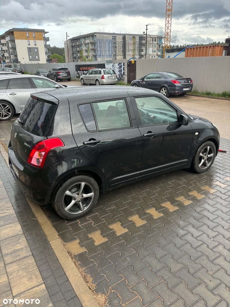 Suzuki Swift - 4
