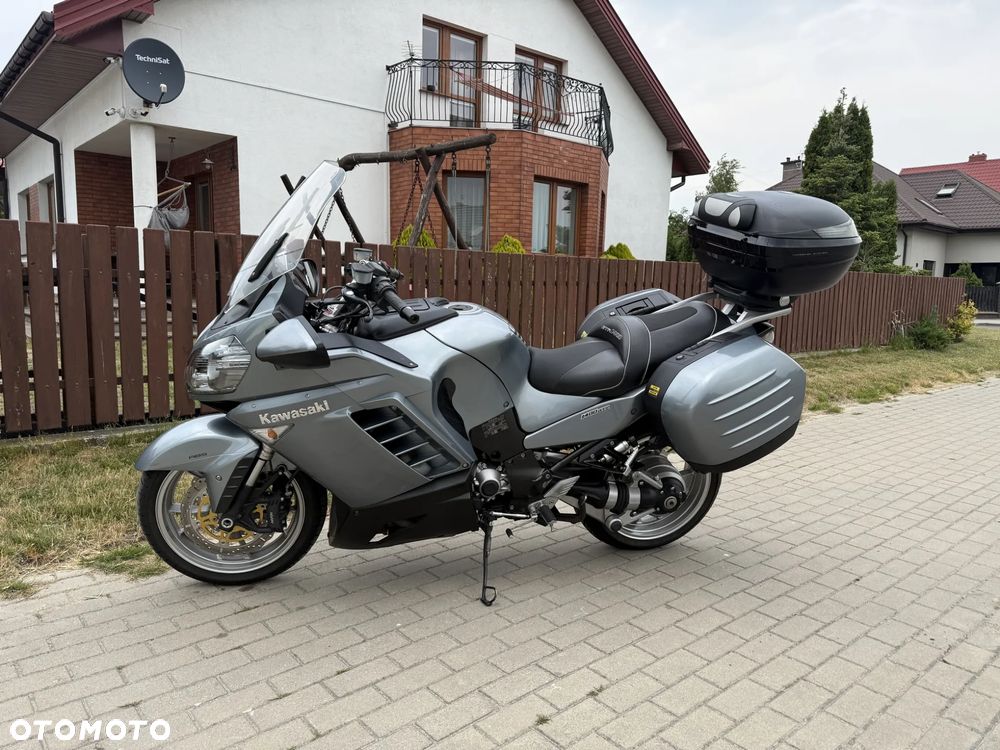 Kawasaki GTR - 3