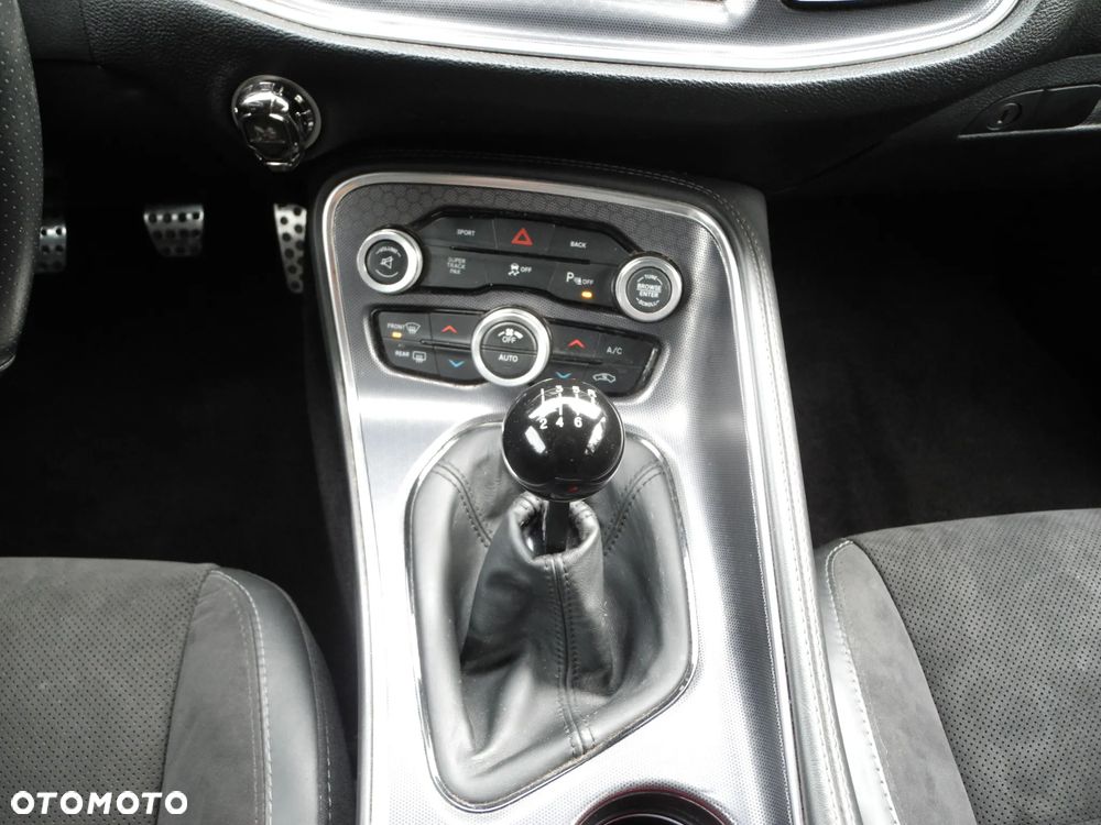 Dodge Challenger - 13