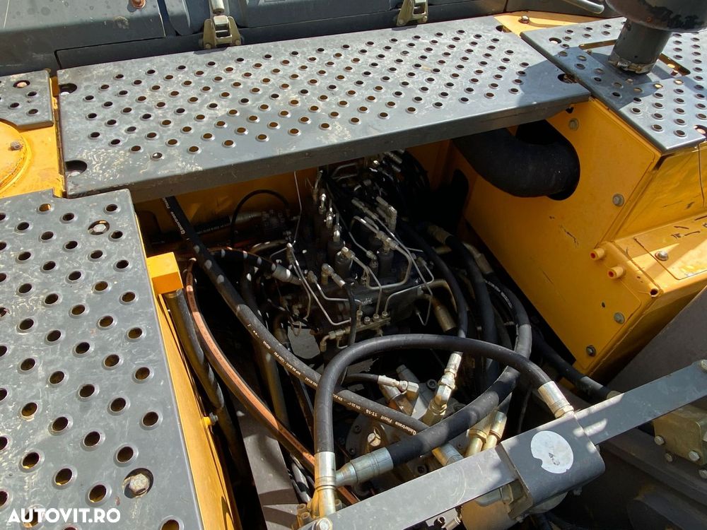 Volvo EC 250 EL Excavator - 7