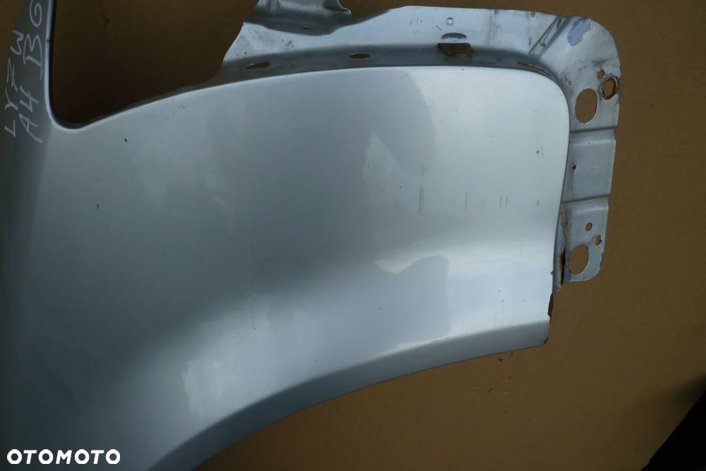 błotnik prawy Audi A4 B6 LX7W - 2