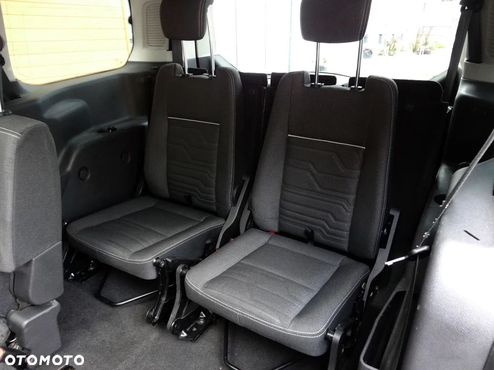 Ford Tourneo Connect Grand - 27