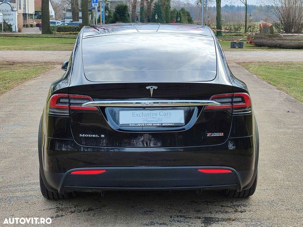 Tesla Model X - 12