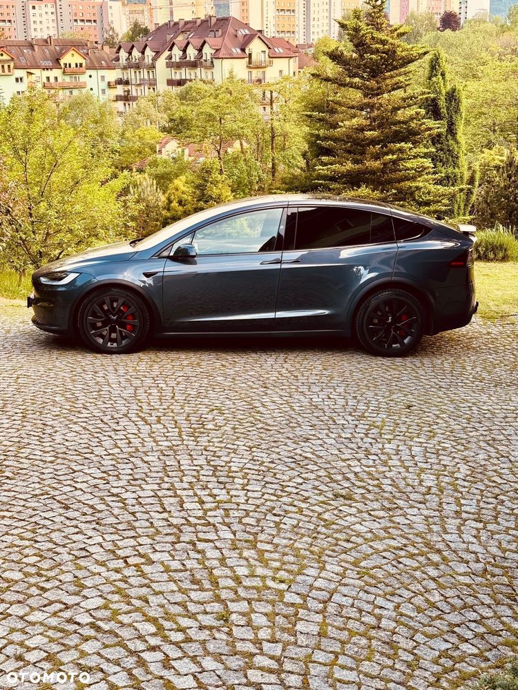 Tesla Model X - 15