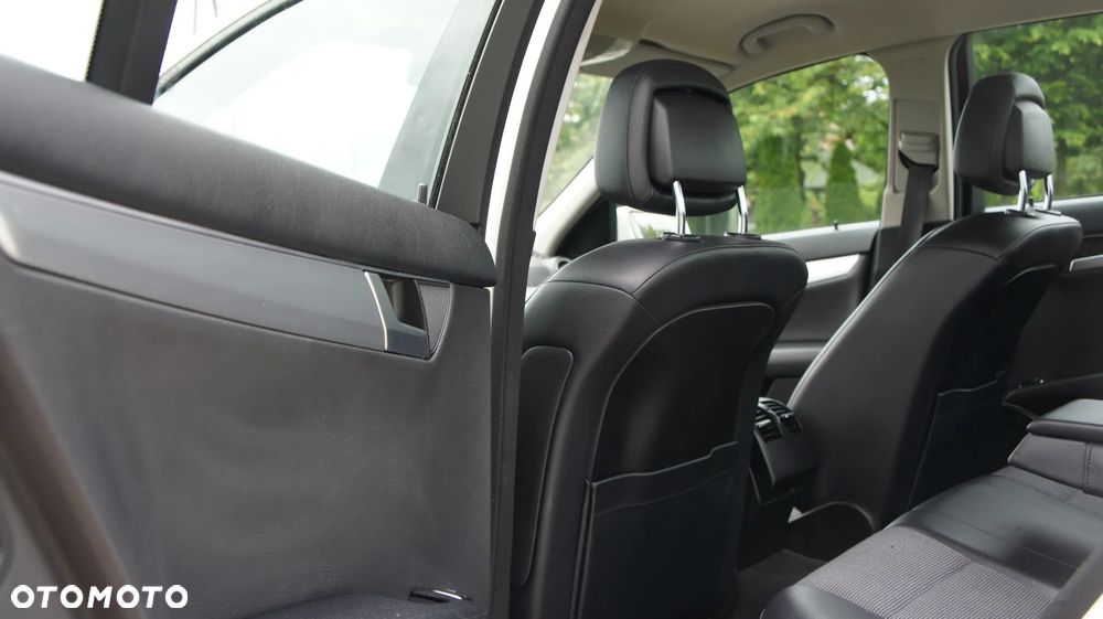 Mercedes-Benz Klasa C 180 CGI Automatik BlueEFFICIENCY - 17