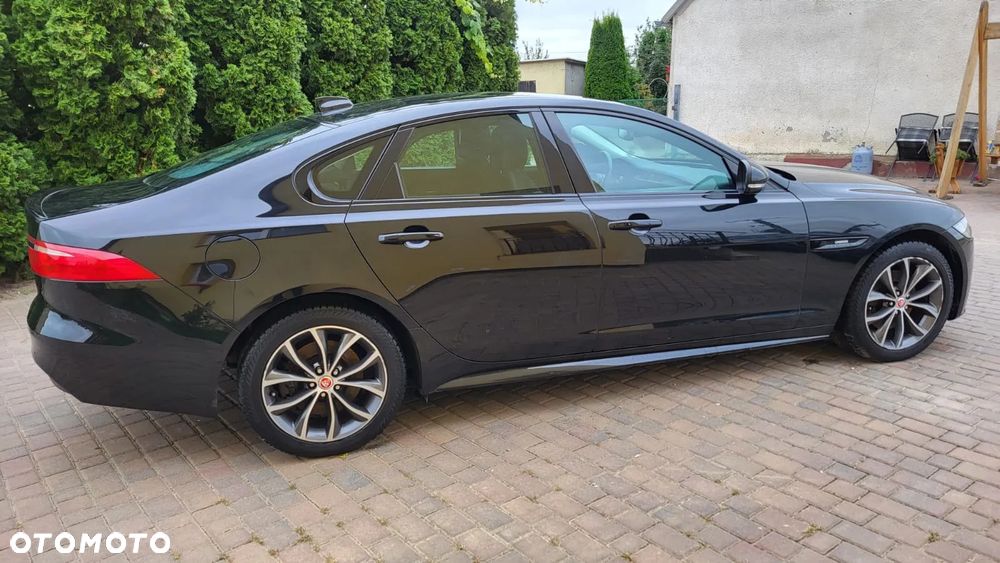 Jaguar XF 20d R-Sport - 27