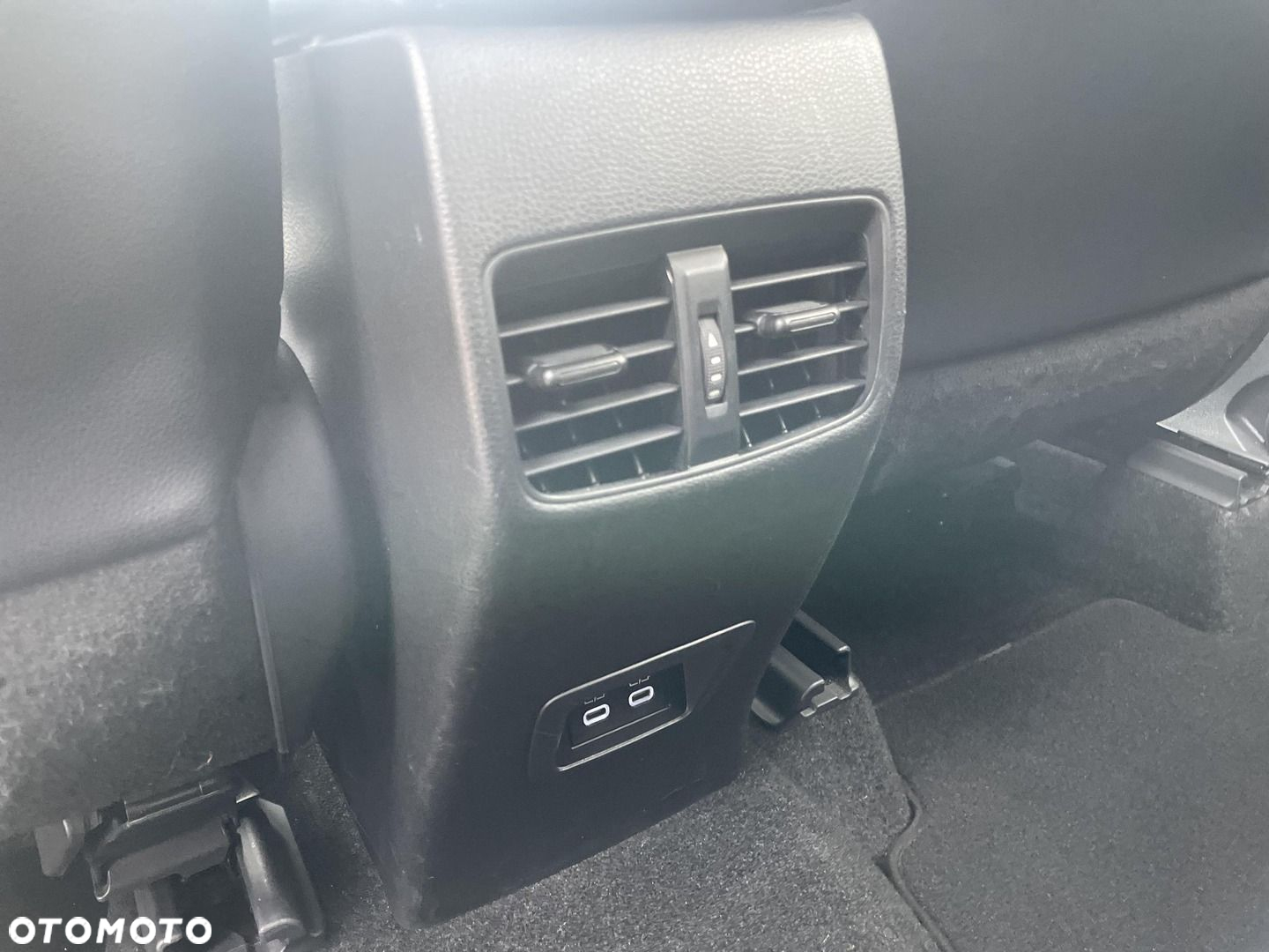 Toyota Corolla Cross - 34