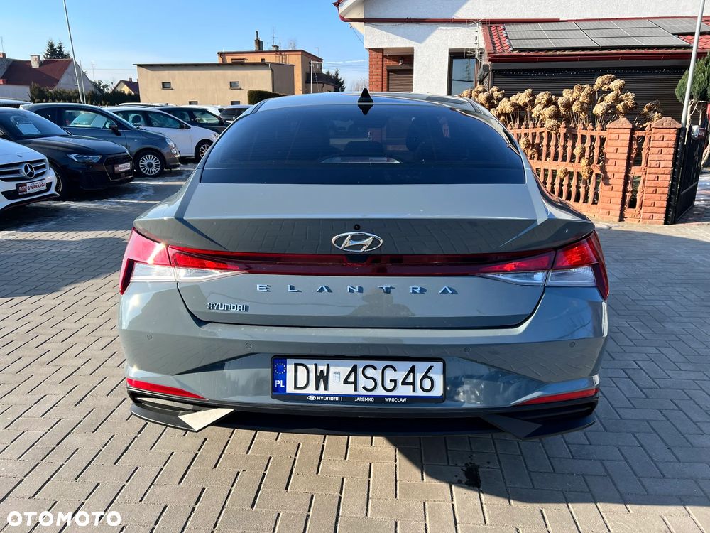 Hyundai Elantra - 35