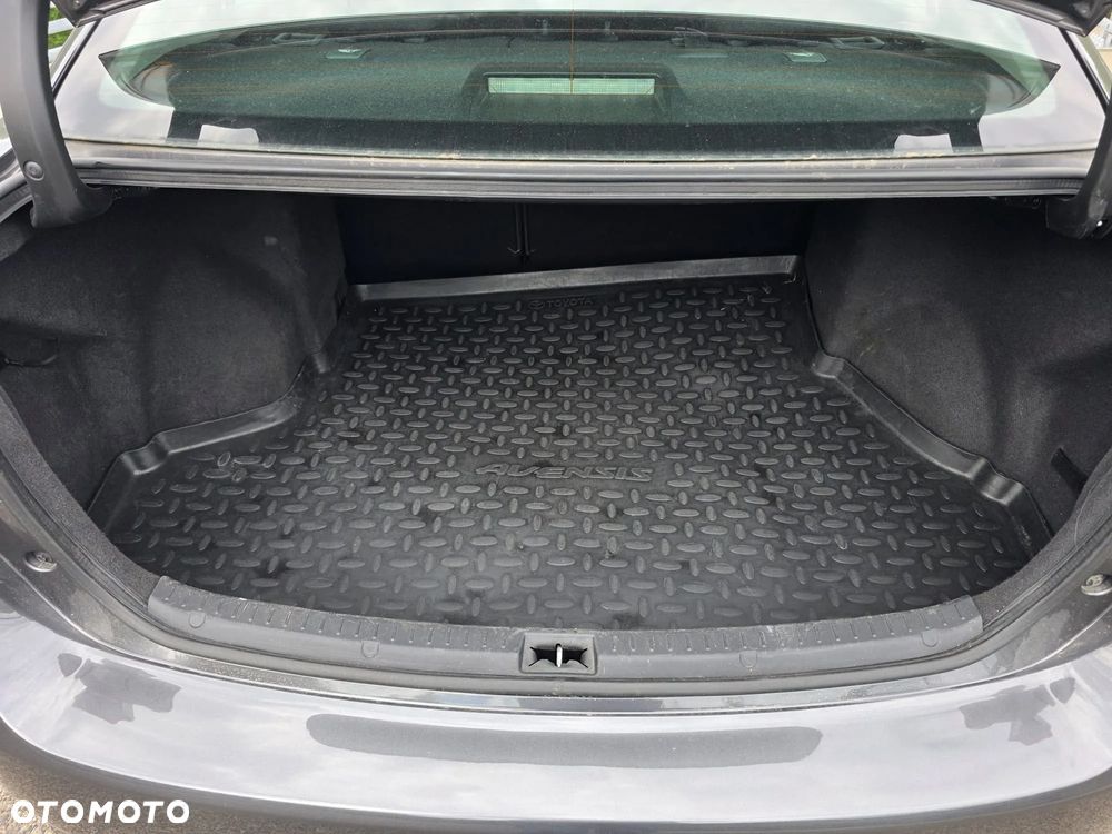 Toyota Avensis 1.8 Active - 11