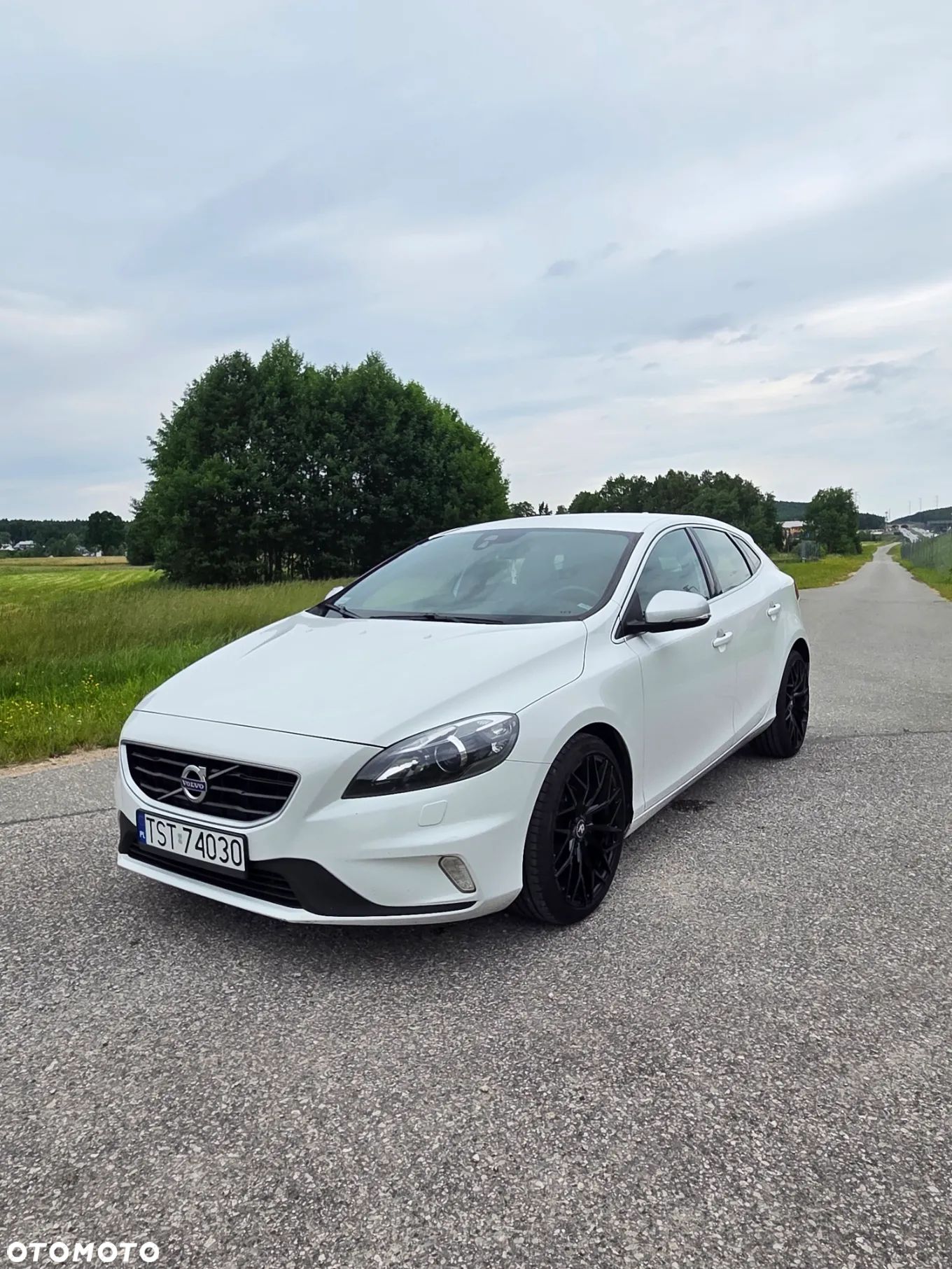 Volvo V40 D2 Drive-E R-Design Momentum - 1
