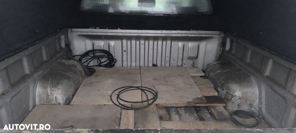 Toyota Hilux 4x4 Double Cab - 12