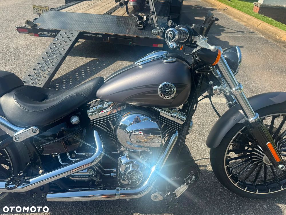 Harley-Davidson Softail Breakout - 8