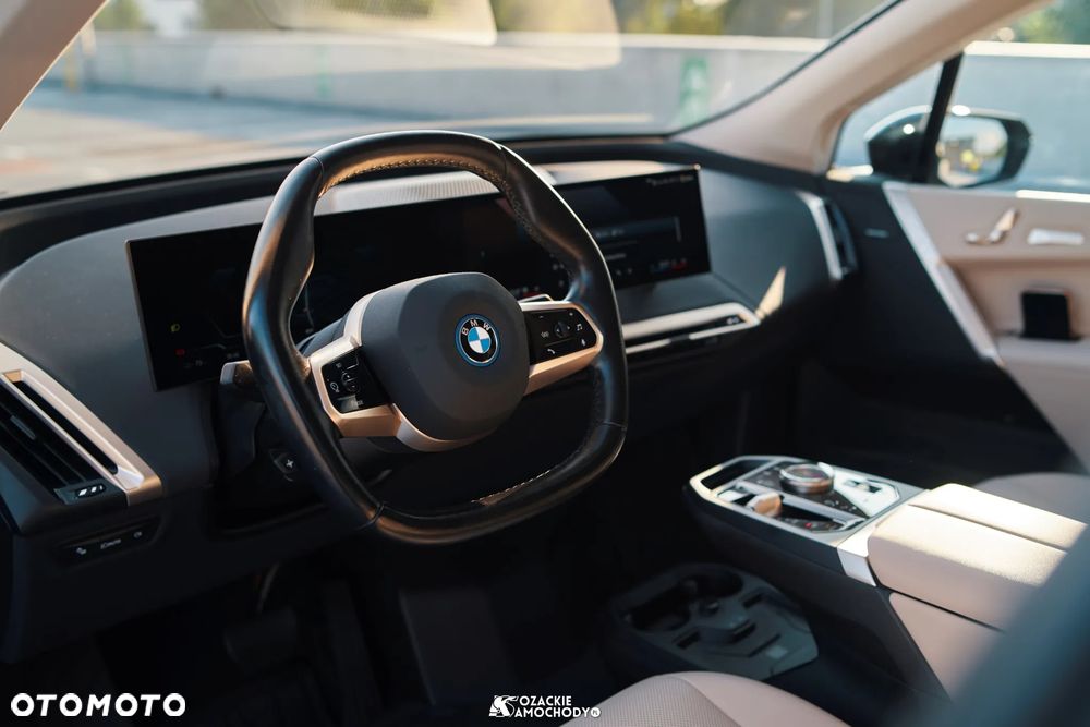 BMW iX - 33