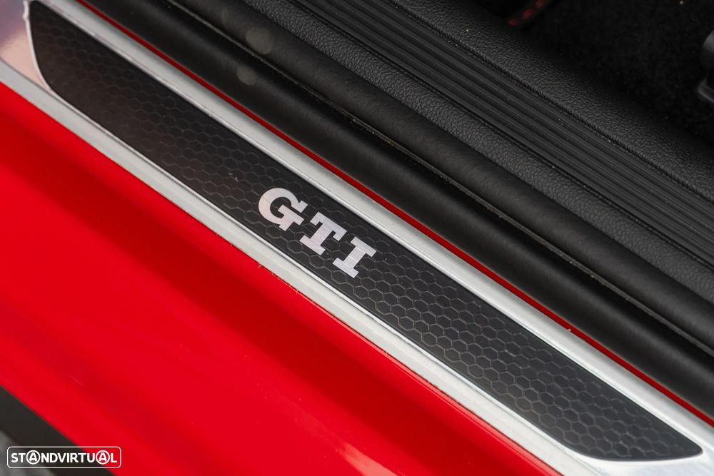 VW Polo 2.0 TSI DSG GTI - 36