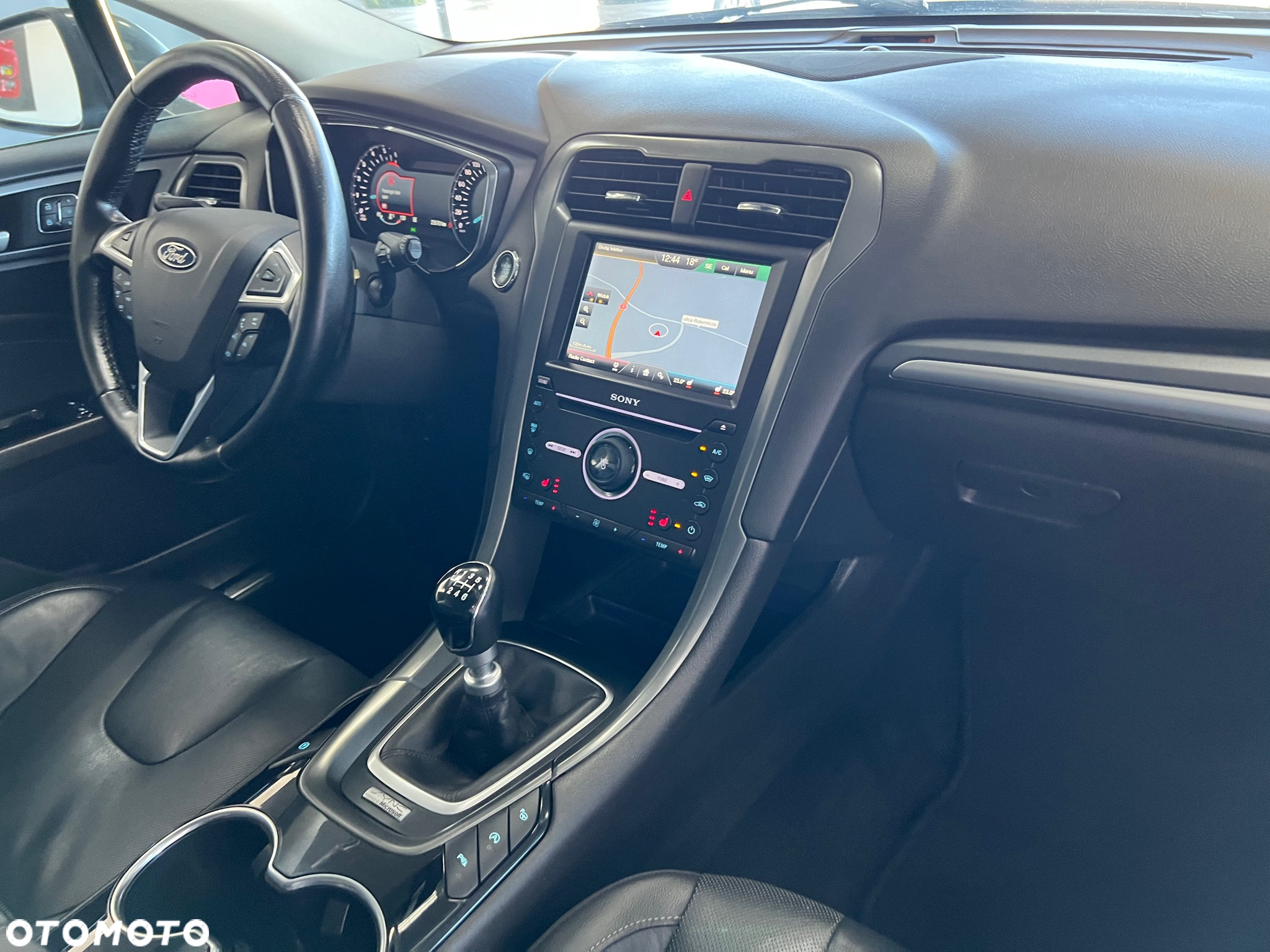 Ford Mondeo - 38