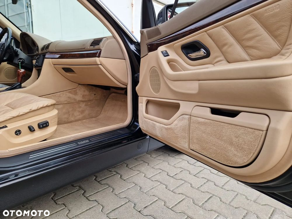 BMW Seria 7 740i - 33