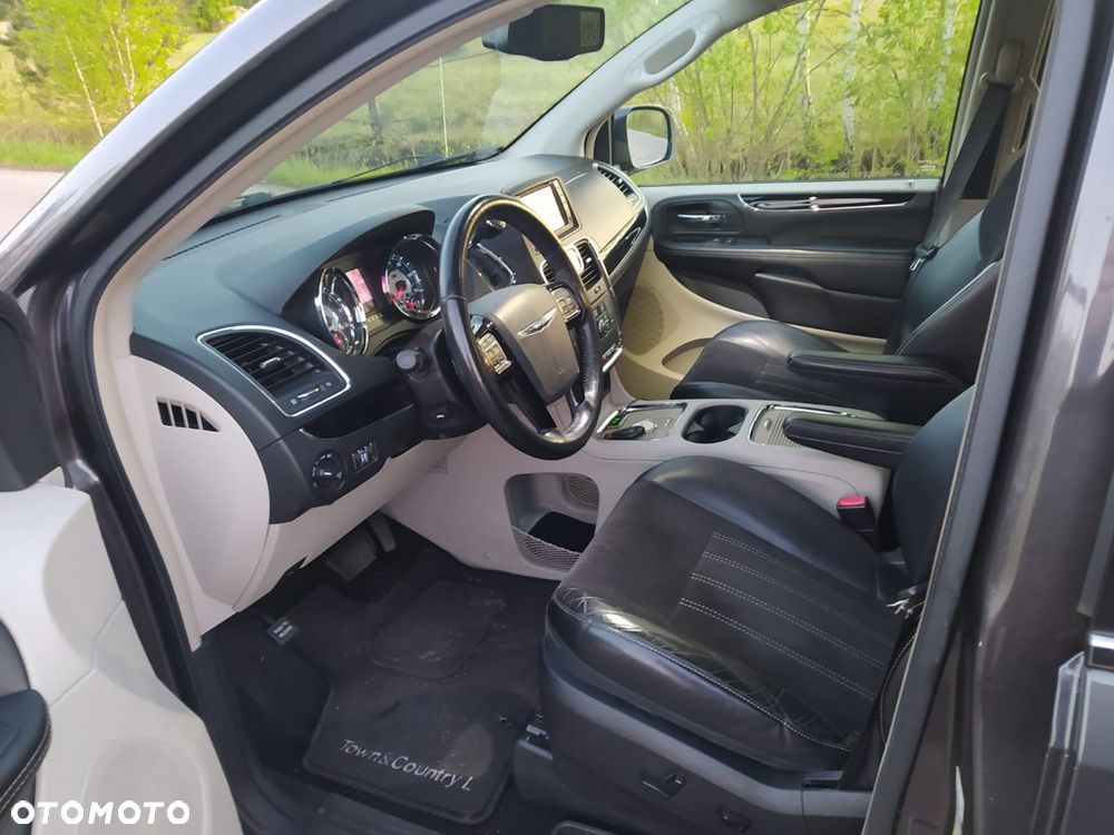 Chrysler Town & Country 3.6 Limited - 5