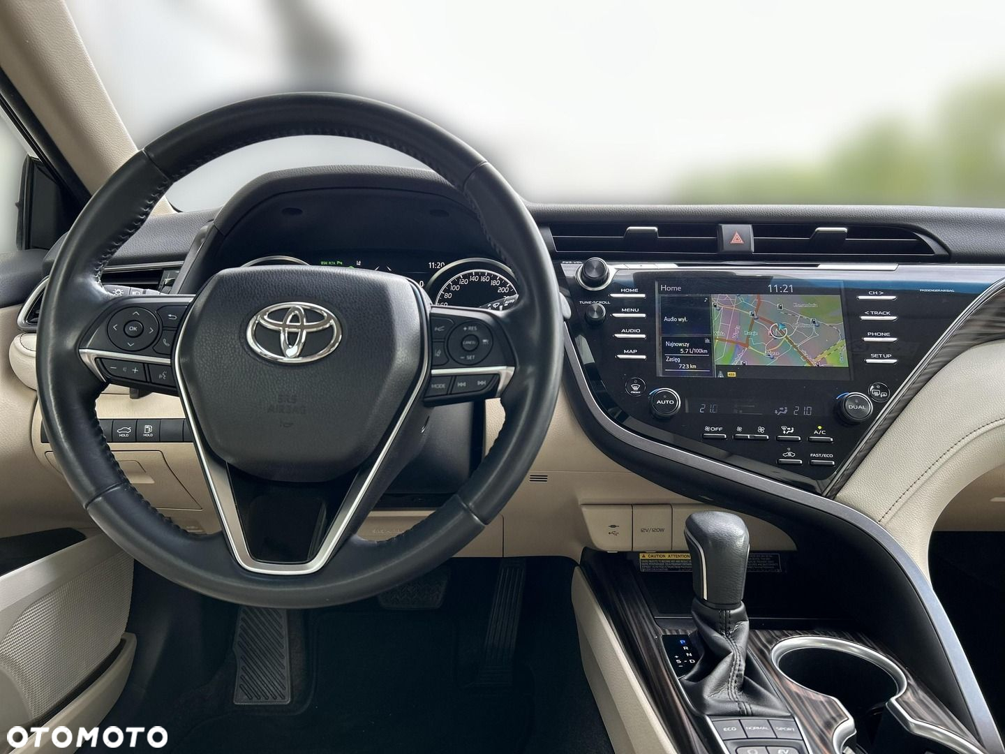 Toyota Camry 2.5 Hybrid Executive CVT - 12