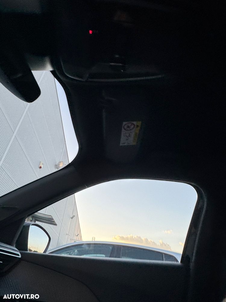 Peugeot 2008 PureTech 130 EAT8 GT - 18
