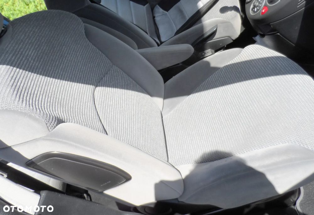 Peugeot 807 HDi 135 Premium - 22