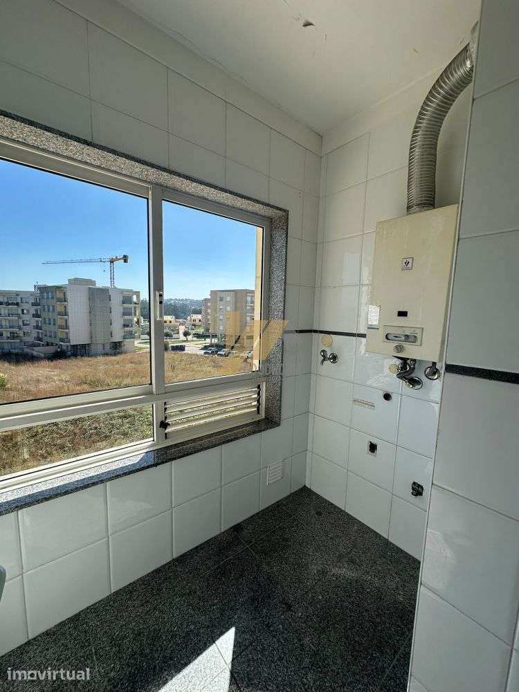 Apartamento T2+1 com varanda e dois lugares de garagem - Grande imagem: 3/13