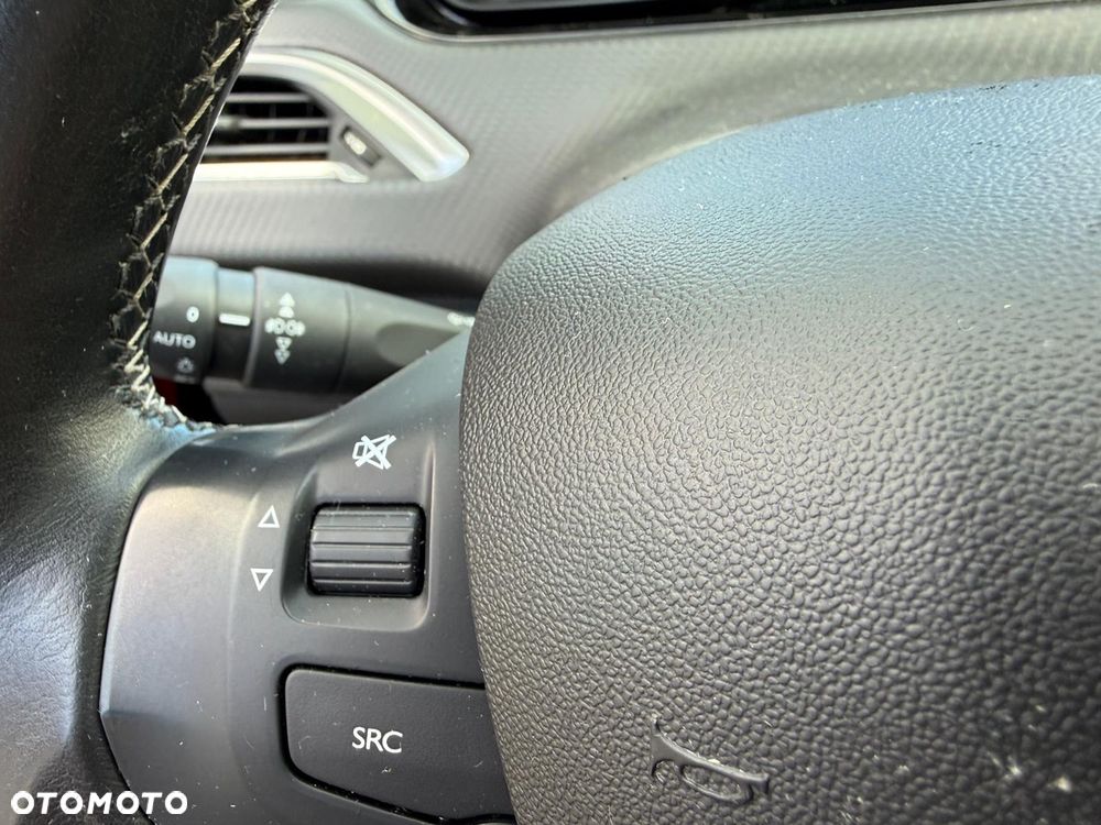 Peugeot 2008 1.2 Pure Tech Allure S&S EAT6 - 24