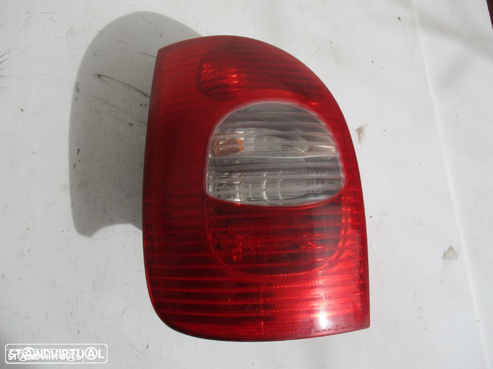 Farol Farolim trás esquerdo Citroen Xsara Picasso 2000 a 2009 - 1
