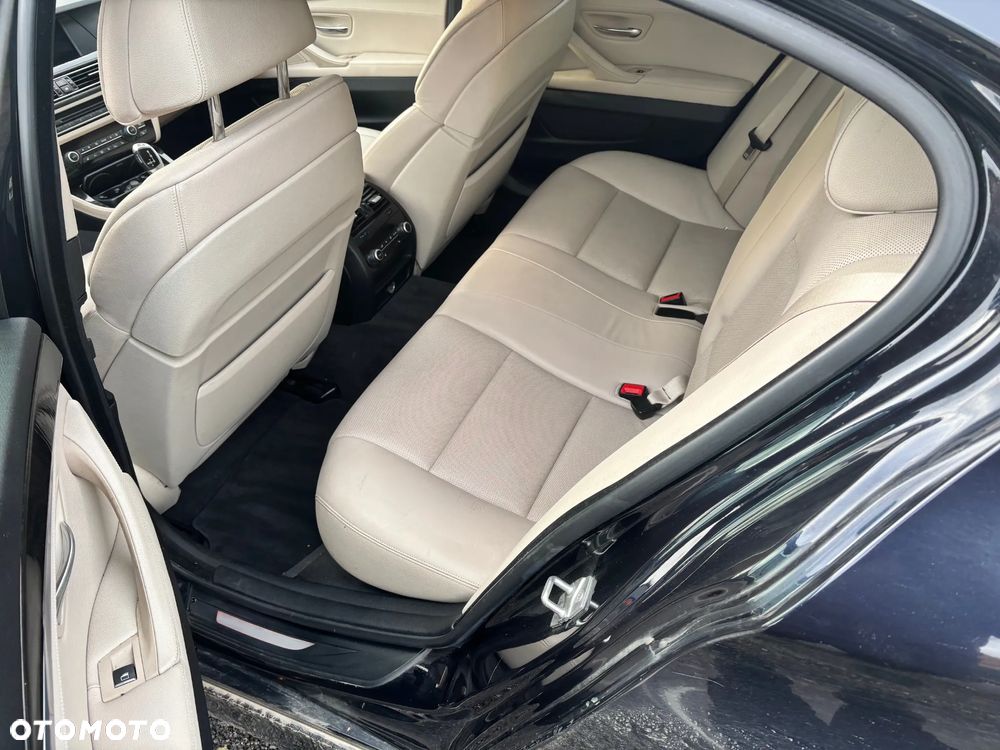 BMW Seria 5 550i - 11