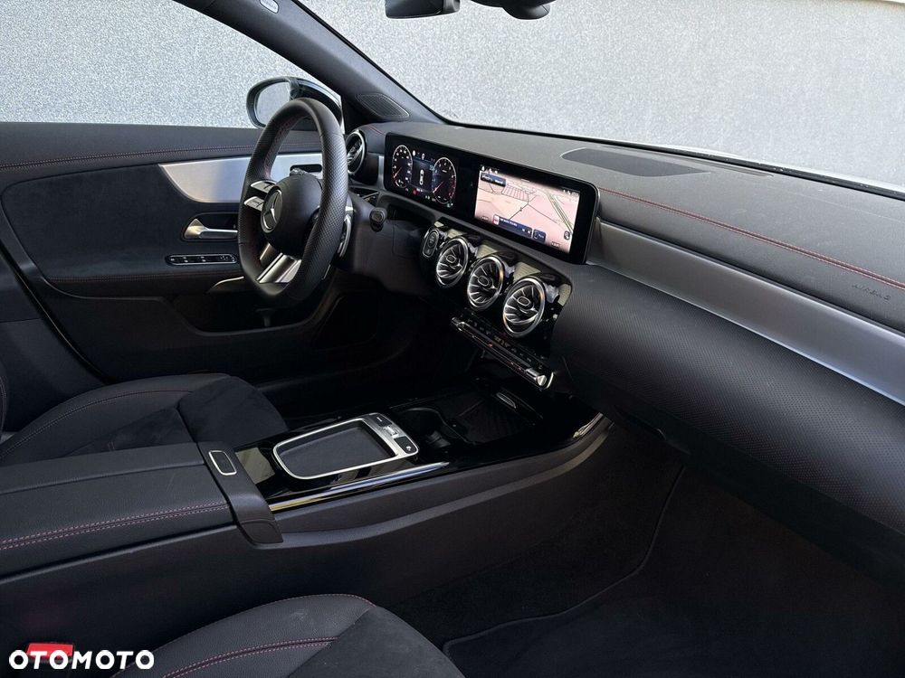 Mercedes-Benz CLA 200 AMG Line 7G-DCT - 17